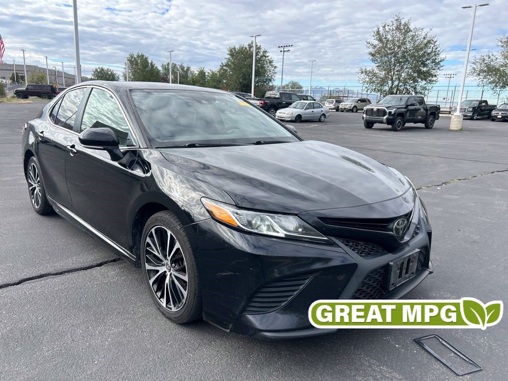 Used 2018 Toyota Camry SE w/ Convenience Package FWD image 1