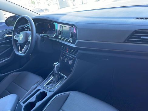 Used 2024 Volkswagen Jetta SE FWD image 9