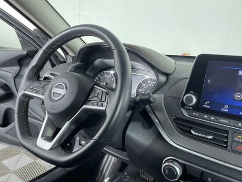 Used 2025 Nissan Altima 2.5 SR image 29