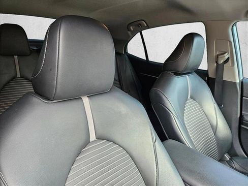 Used 2020 Toyota Camry SE FWD image 19