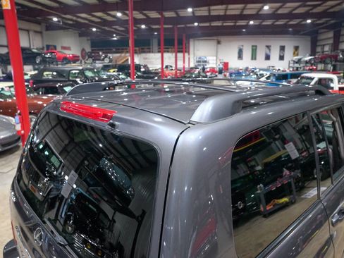 Used 2005 Lexus LX 470 4WD image 20