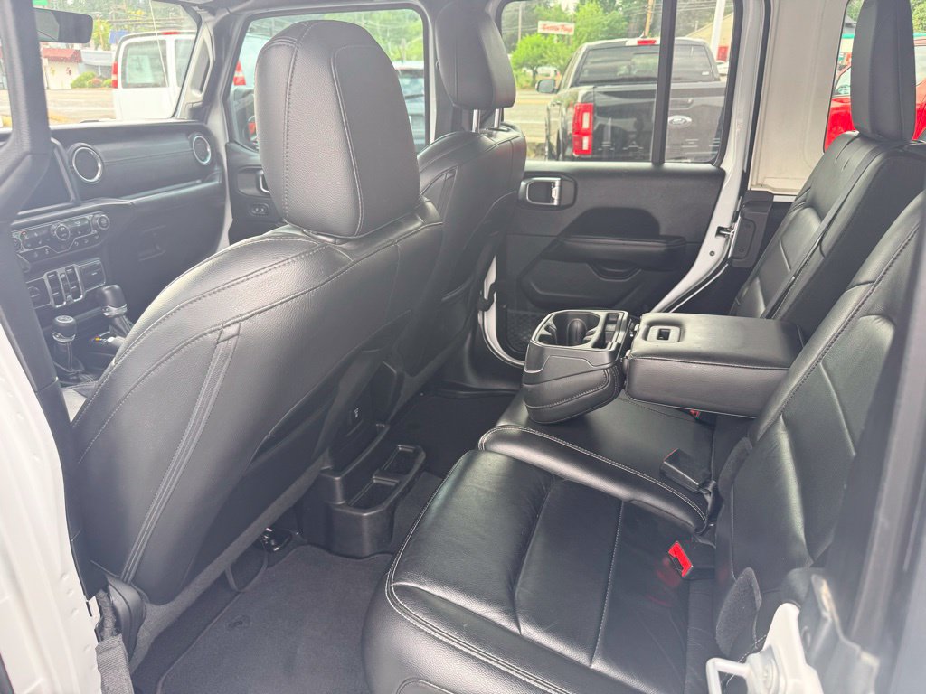 Used 2018 Jeep Wrangler Unlimited Sahara w/ Uconnect 4C Nav & Sound Group AWD/4WD image 29