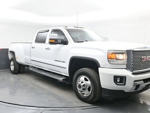 Used 2015 GMC Sierra 3500 Denali w/ Duramax Plus Package AWD/4WD image 2