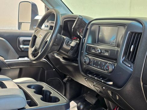 Used 2018 Chevrolet Silverado 2500 W/T AWD/4WD image 17