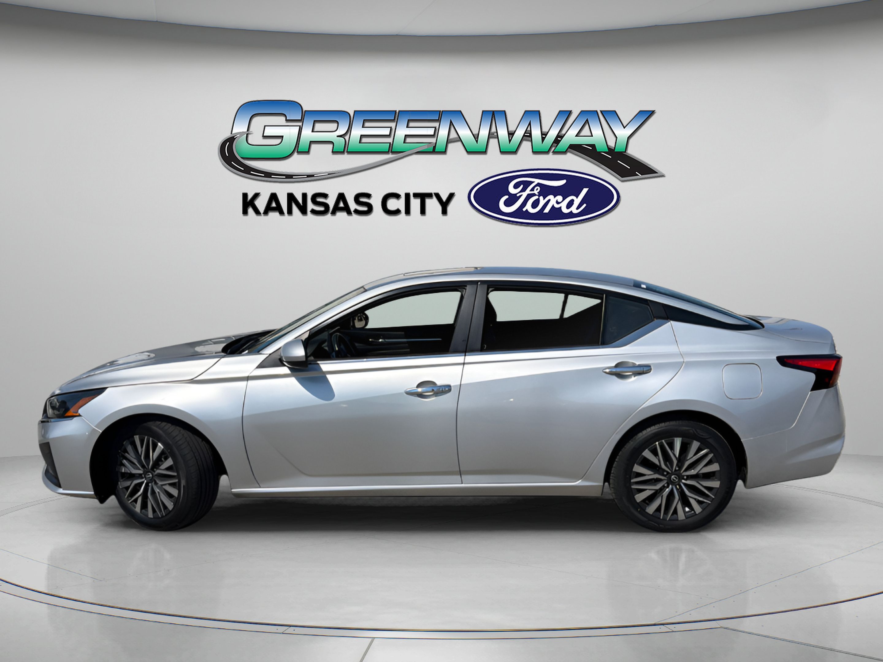 Used 2023 Nissan Altima 2.5 SV w/ SV Premium Package FWD image 5
