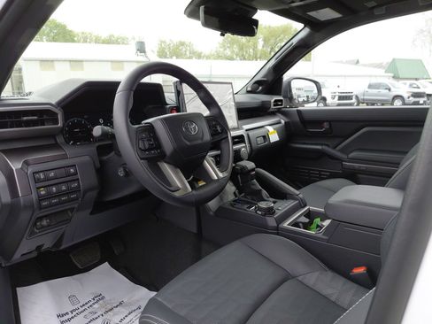 New 2025 Toyota 4Runner TRD Off-Road Premium AWD/4WD image 19