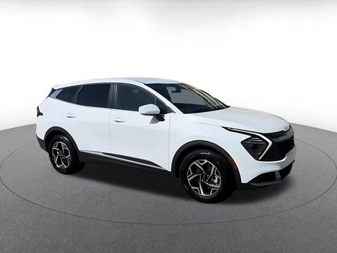 Used 2025 Kia Sportage LX FWD image 2