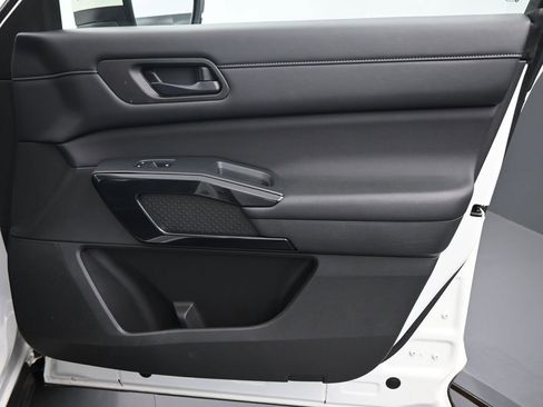 Used 2023 Nissan Pathfinder SV image 22