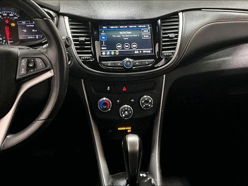 Used 2019 Chevrolet Trax LT w/ LT Convenience Package image 9