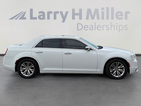 Used 2016 Chrysler 300 C RWD image 6