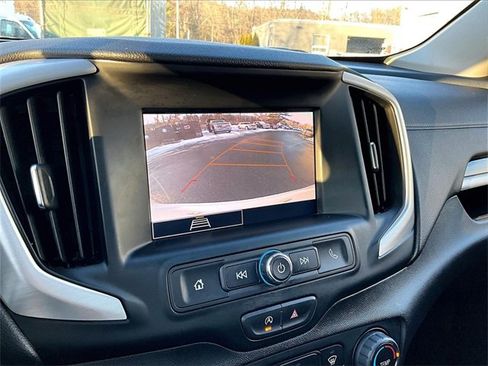 Used 2024 GMC Terrain SLE image 26