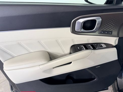 Used 2025 Kia Sorento SX Prestige image 9