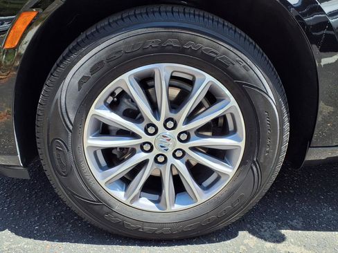 Used 2024 Buick Enclave Essence image 7