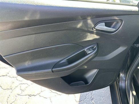 Used 2017 Ford Focus SE w/ SE Winter Package image 10