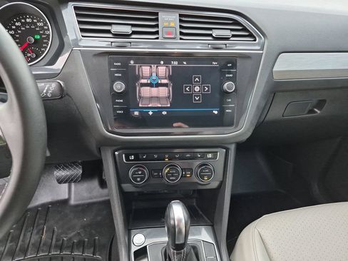 Used 2021 Volkswagen Tiguan SE FWD image 23