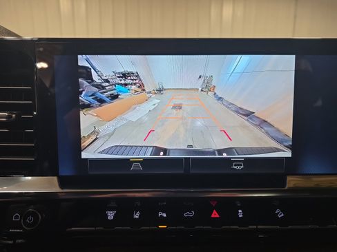 Used 2025 Chevrolet Silverado 3500 LT image 17