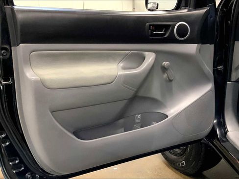 Used 2010 Toyota Tacoma 4x4 Regular Cab image 17