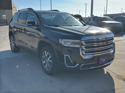 Used 2023 GMC Acadia SLT image 2