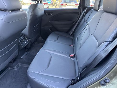Used 2025 Subaru Forester Limited image 29