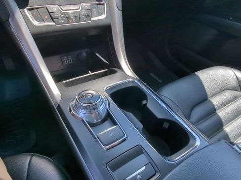 Used 2019 Ford Fusion SEL FWD image 19