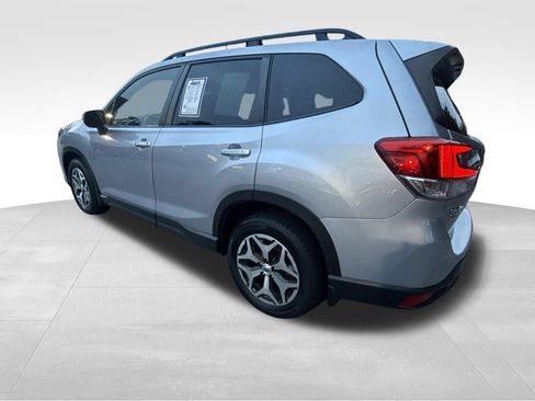 Used 2023 Subaru Forester Premium AWD/4WD image 3