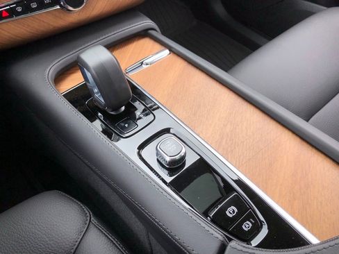 New 2025 Volvo XC90 T8 Plus w/ Protection Package Premier image 26