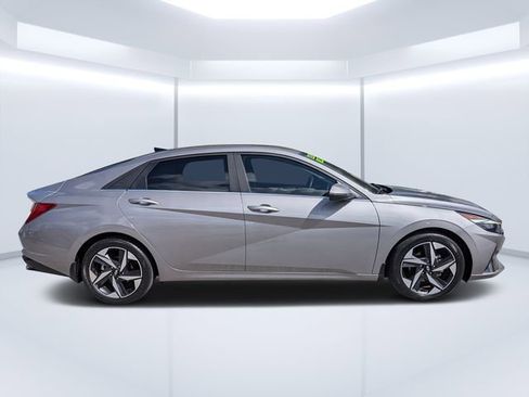 Used 2023 Hyundai Elantra Limited image 2