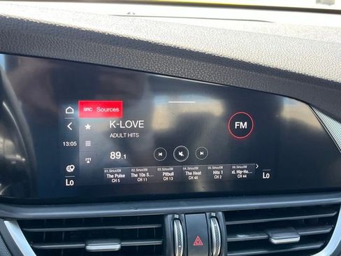 Used 2023 Alfa Romeo Giulia Veloce RWD image 23