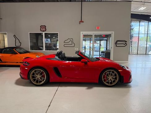 Used 2022 Porsche 718 Boxster Spyder RWD image 90