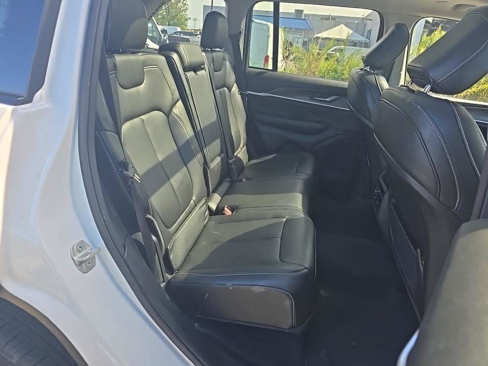 Used 2023 Jeep Grand Cherokee Limited AWD/4WD image 11