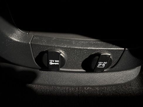 Used 2017 Dodge Grand Caravan SE image 23