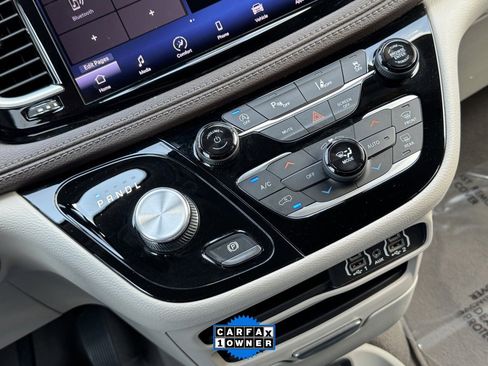 Used 2021 Chrysler Pacifica Touring image 20