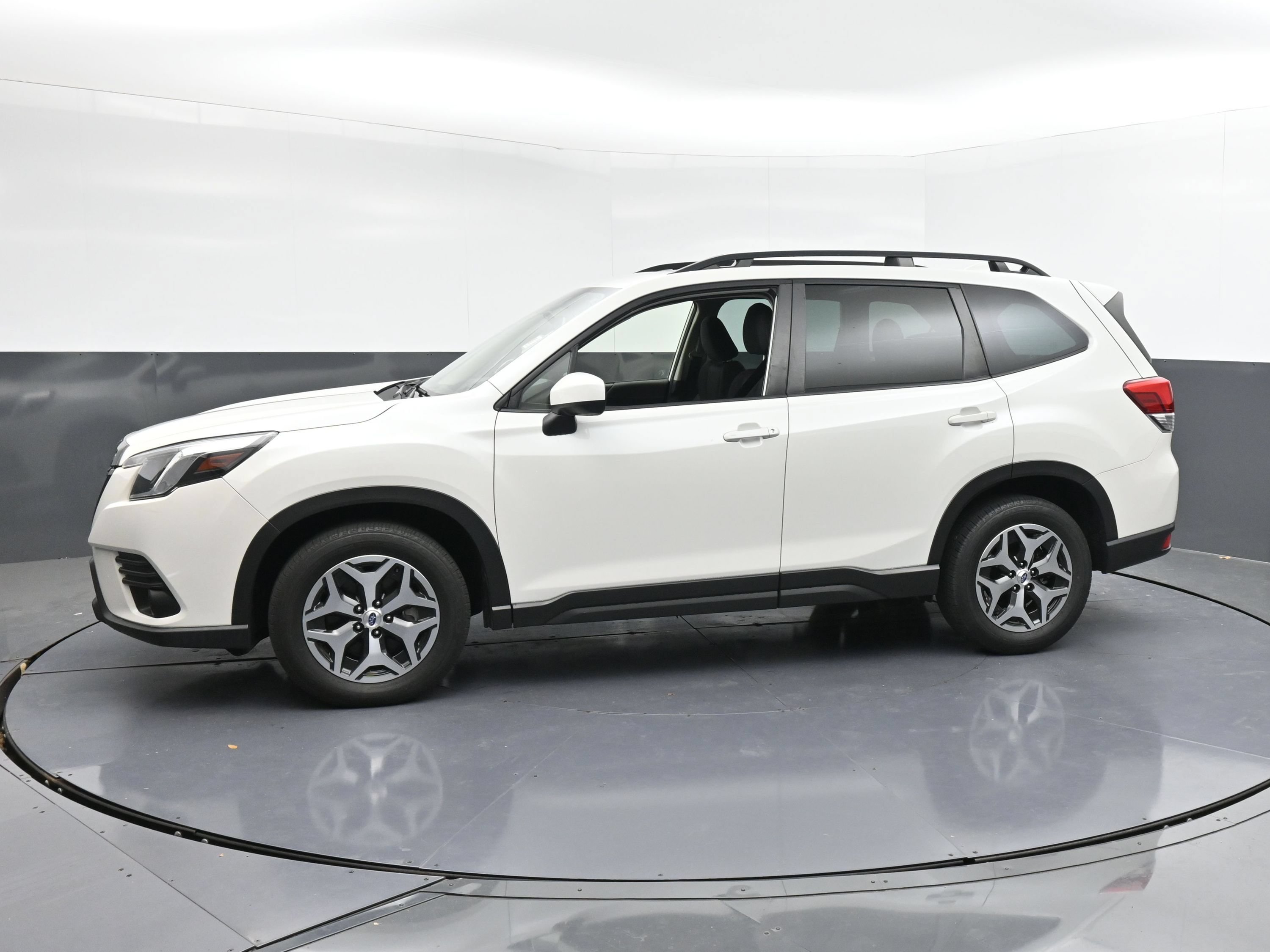 Used 2023 Subaru Forester Premium AWD/4WD image 5