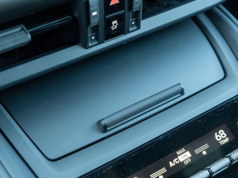 New 2026 Porsche Macan 4 Electric image 21