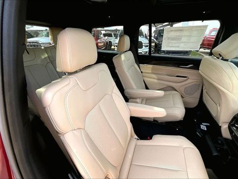 New 2025 Jeep Grand Cherokee L Limited w/ Luxury Tech Group II AWD/4WD image 20