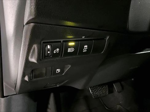 Certified 2025 Toyota Corolla Cross XSE image 32