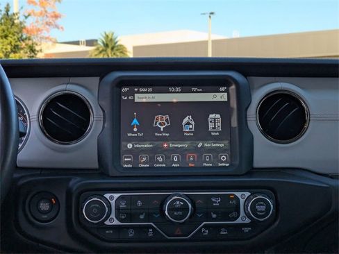 Used 2022 Jeep Gladiator Overland image 19