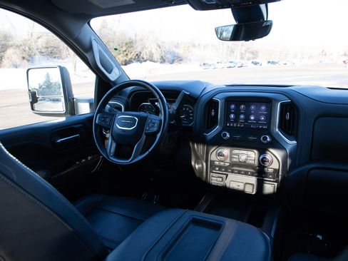 Used 2022 GMC Sierra 3500 Denali w/ Denali Black Diamond Edition image 13