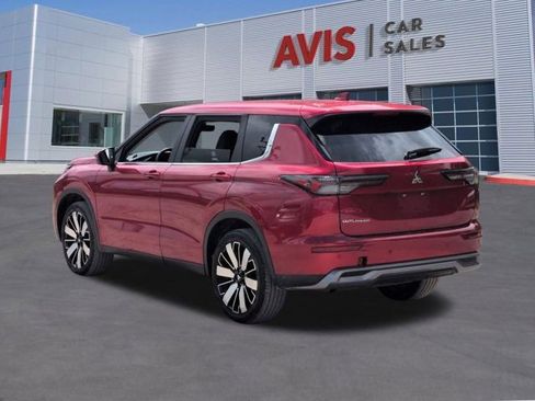 Used 2025 Mitsubishi Outlander SE FWD image 9