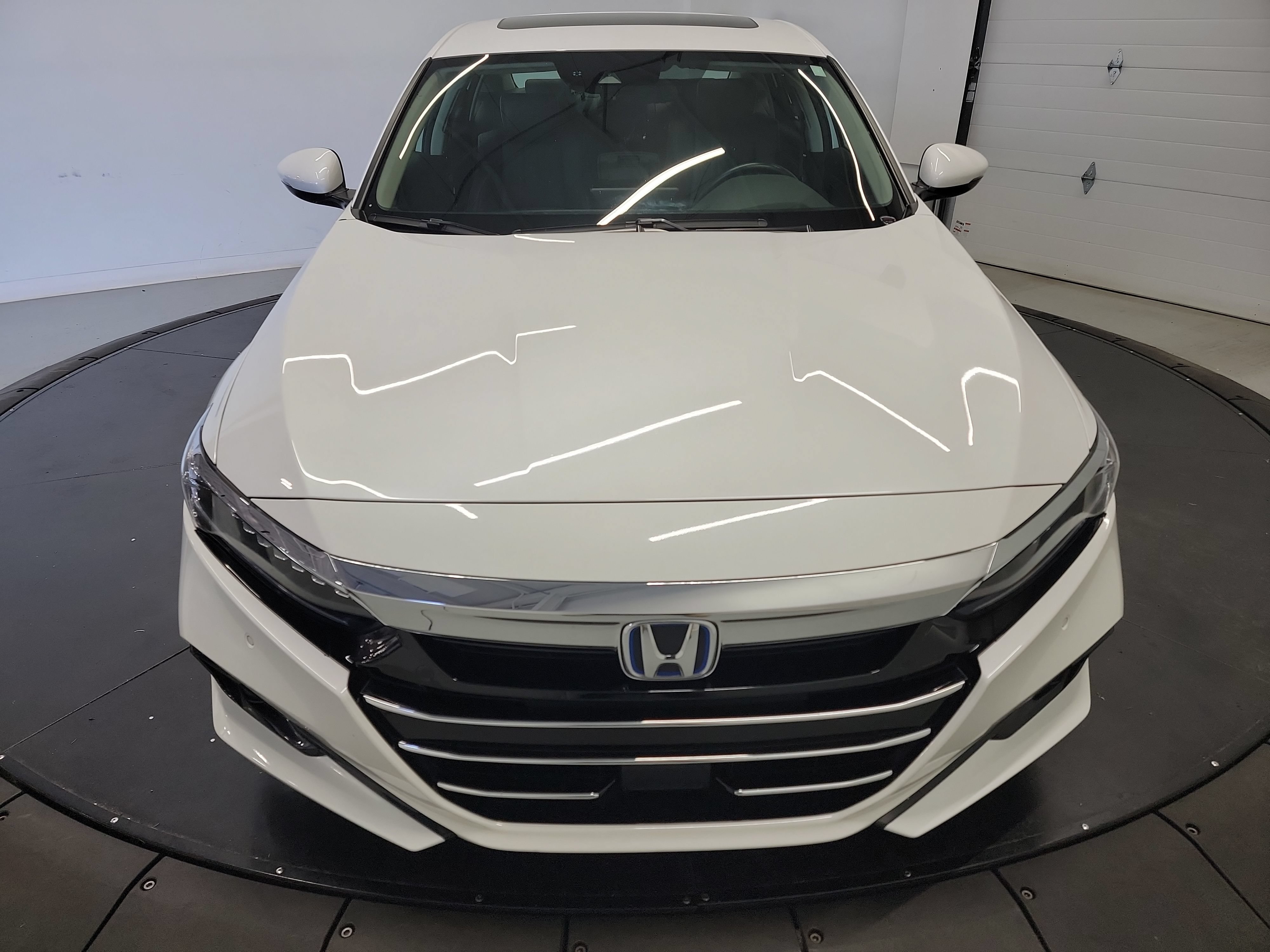 Used 2022 Honda Accord Touring image 2