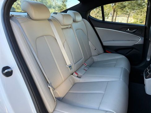 Used 2022 Genesis G70 2.0T image 40