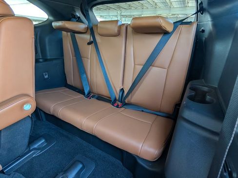 Used 2024 Toyota Highlander Platinum FWD image 21
