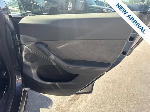 Used 2024 Tesla Model Y Long Range AWD/4WD image 12