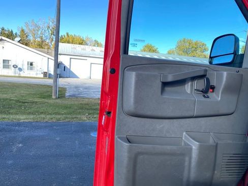 Used 2016 GMC Savana 3500 Extended image 14