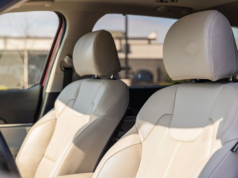 Used 2023 Kia Telluride EX w/ EX Captain's Chair Package image 22