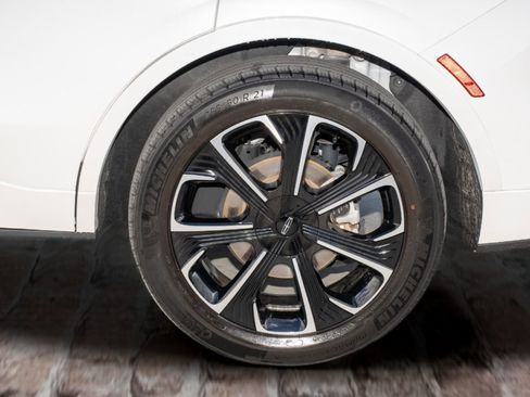 Used 2024 Lincoln Nautilus Reserve image 37