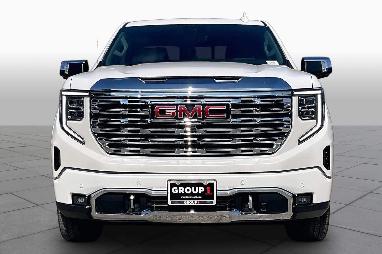 Used 2024 GMC Sierra 1500 Denali w/ Technology Package AWD/4WD image 4