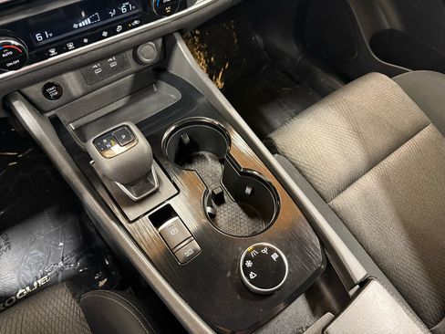 Used 2024 Nissan Rogue SV image 18