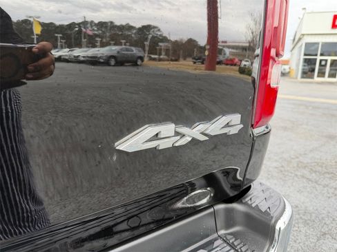 Used 2019 RAM 1500 Limited image 28