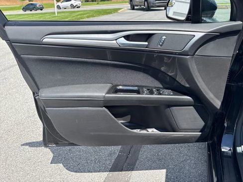Used 2016 Ford Fusion SE FWD image 22